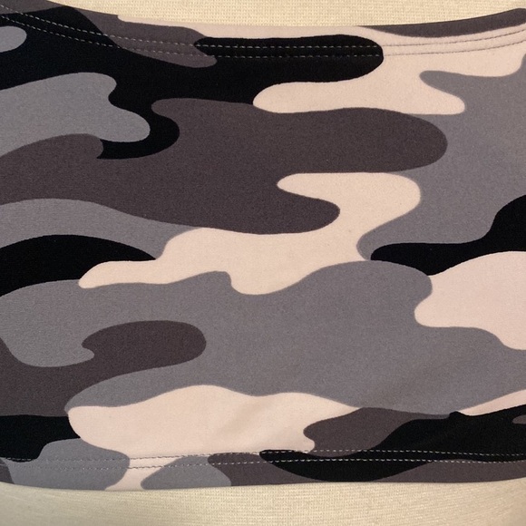 Xhilaration Camo Bikini Top Size D/DD in Like New Condition - Picture 2 of 7